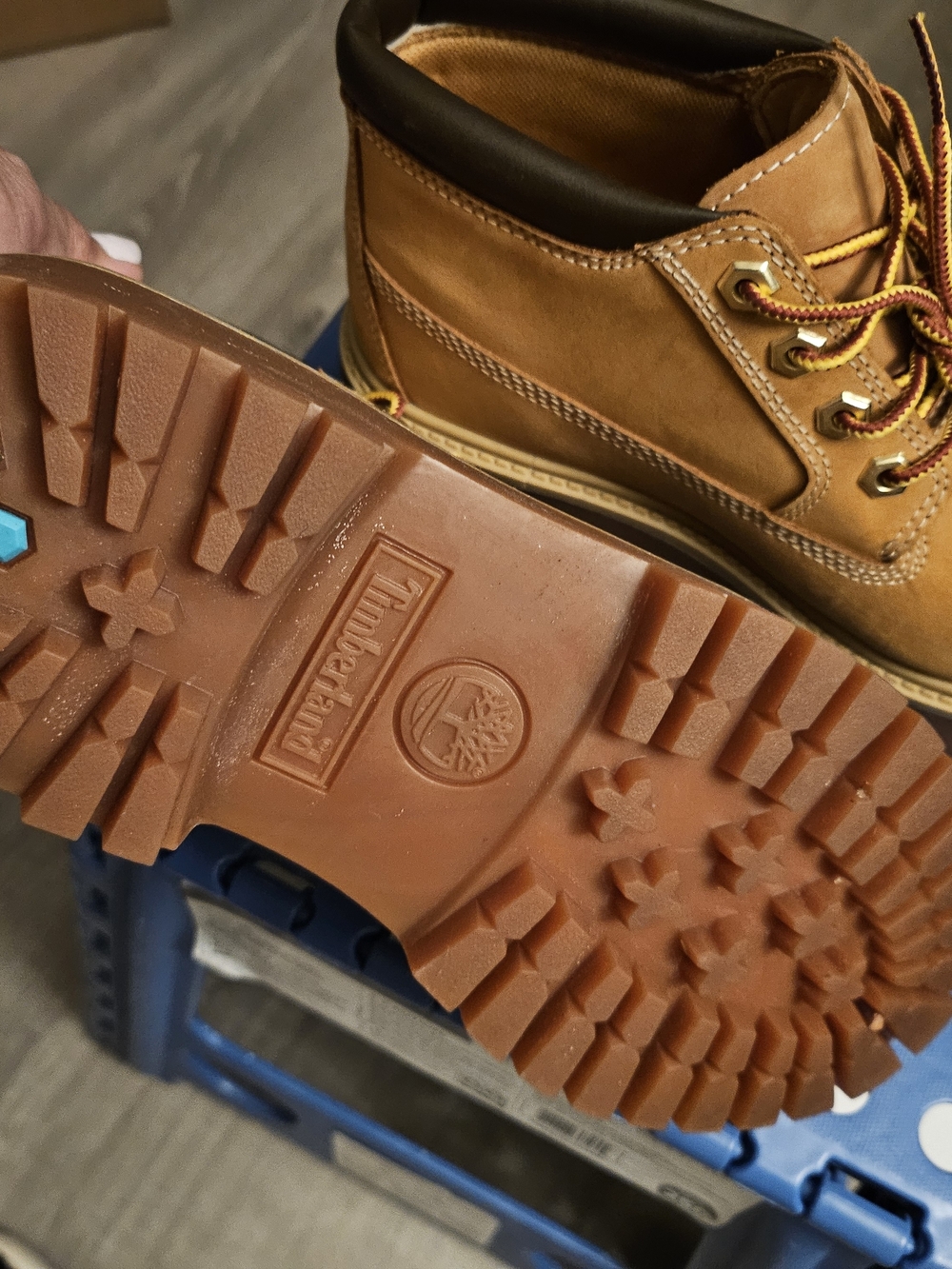 Timberland  Womens Wheat Nubuck Lace-Up Boots - Picture 4 of 5